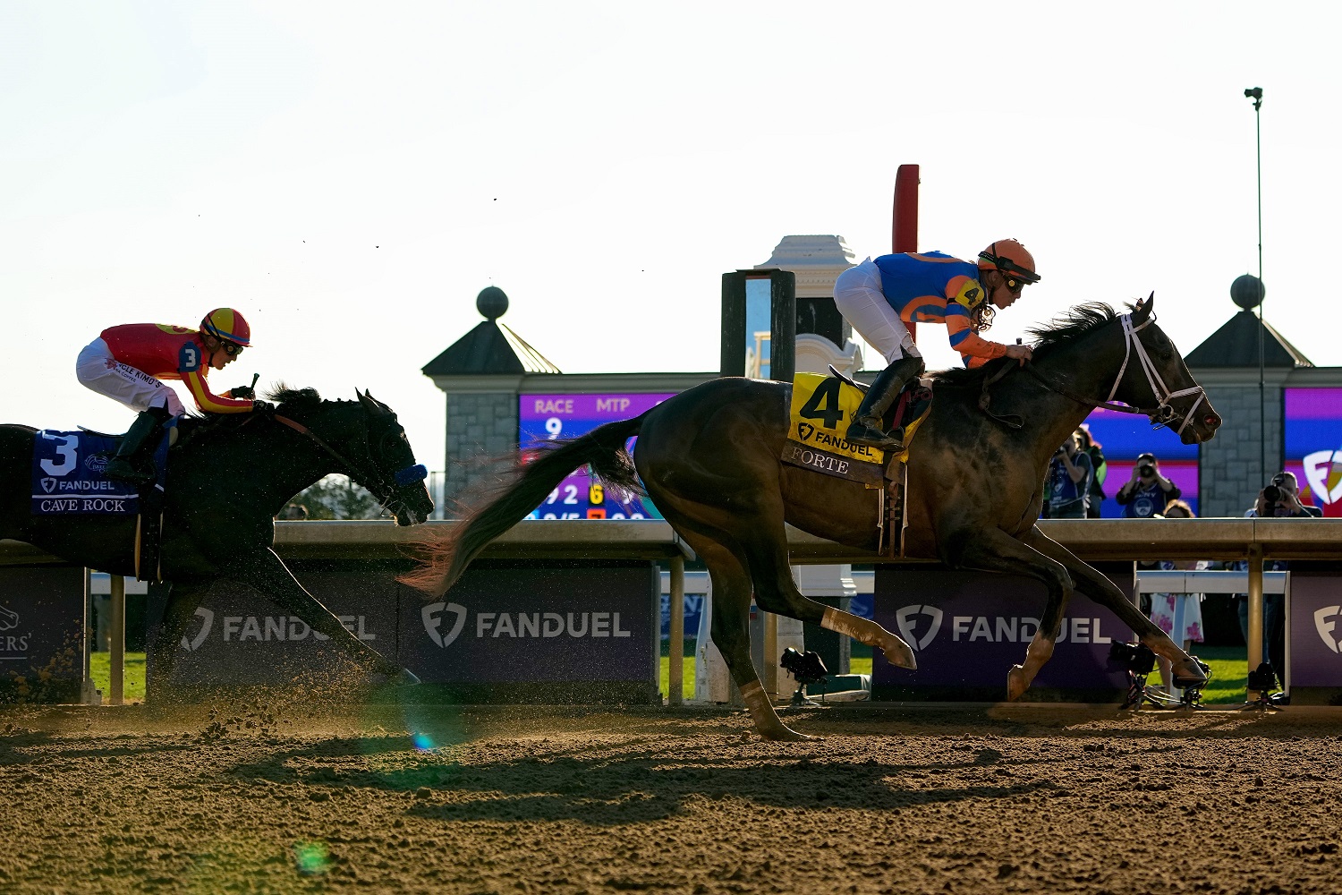 Kentucky Sports Betting Apps to Allow Early SignUps This Month 4for4