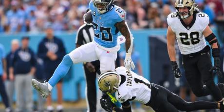 Tony Pollard ankle tackle