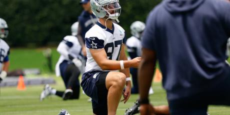 jake ferguson one knee