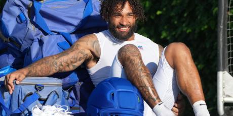 kyren williams loungin on a cart