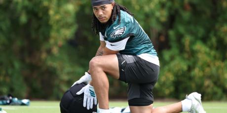 makai lemon holding big giant helmet