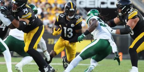 rico dowdle between the tackles