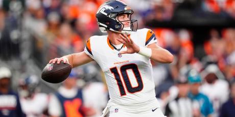Bo Nix throwing