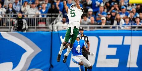 garrett wilson jumps high