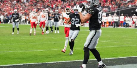brock bowers touchdown