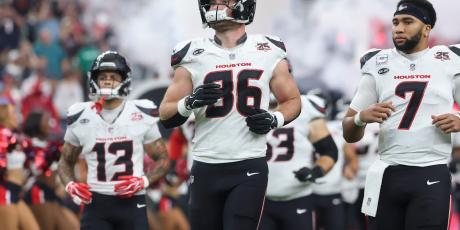 dalton schultz takes the field