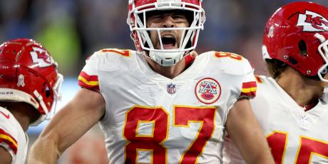 Travis Kelce flex