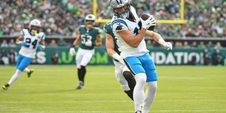 Adam Thielen catching a long bomb 