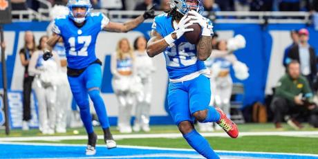 jahmyr gibbs touchdown catch