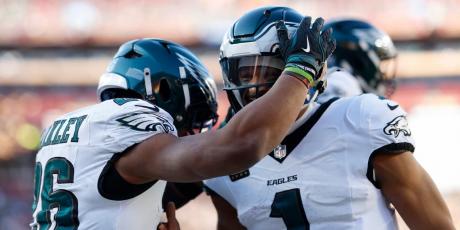 Jalen Hurts hurt, embracing Saquon 