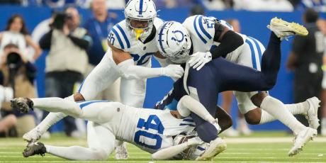 Jaylon Jones on a tackle