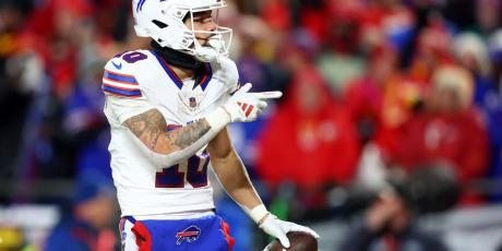 Khalil Shakir pointing 