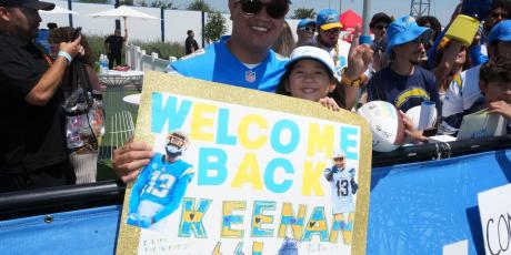 Keenan Allen sign 