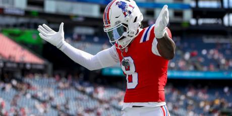 Stefon Diggs arms out