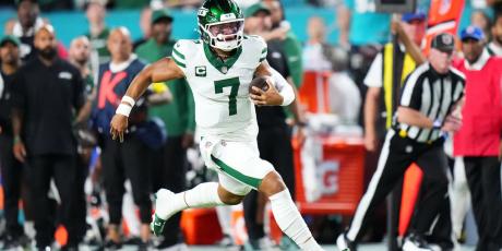 Justin Fields running