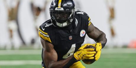 dk metcalf large arms