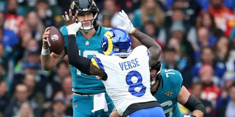 Jared Verse pressures Trevor Lawrence