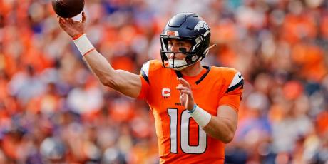 Bo Nix throwing