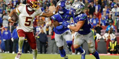 Jayden Daniels rush attempt