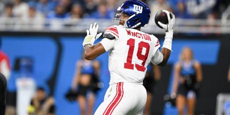 Jamies Winston throwing