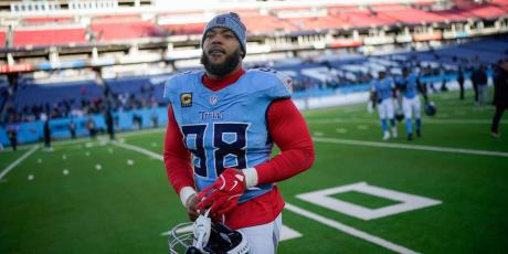 jeffery simmons coming off field