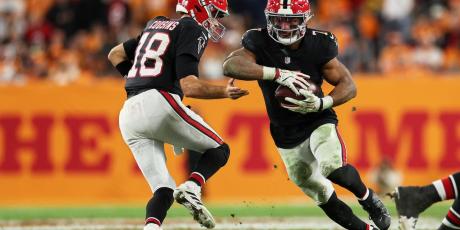 bijan robinson hand-off