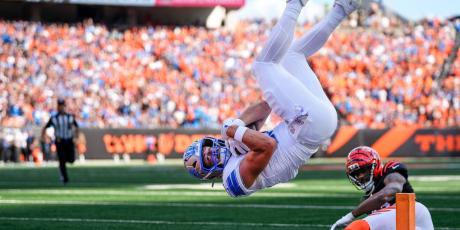 sam laporta flippin touchdown