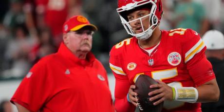 patrick mahomes warm-up