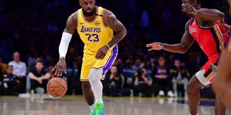 The Lakers play tonight against the Knicks