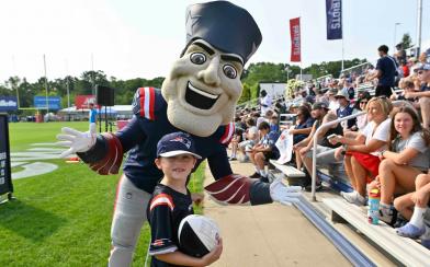 Patriots mascot and kid 