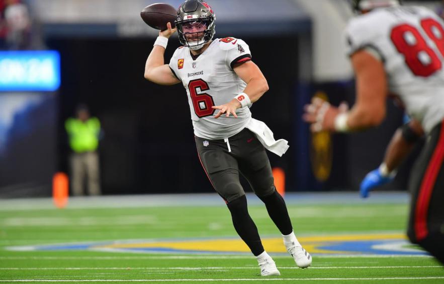 DraftKings &amp; FanDuel NFL DFS Week 17 Tournament Strategy &amp; Picks