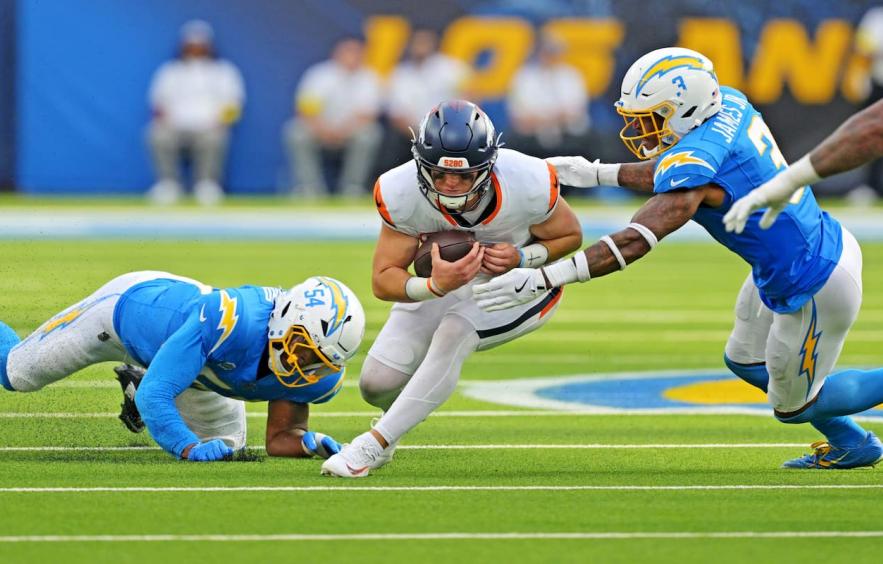 Defense Streaming Week 4: Charged Up to Face the Giants Rookie QB Defense Streaming Week 4: Charged Up to Face the Giants Rookie QB