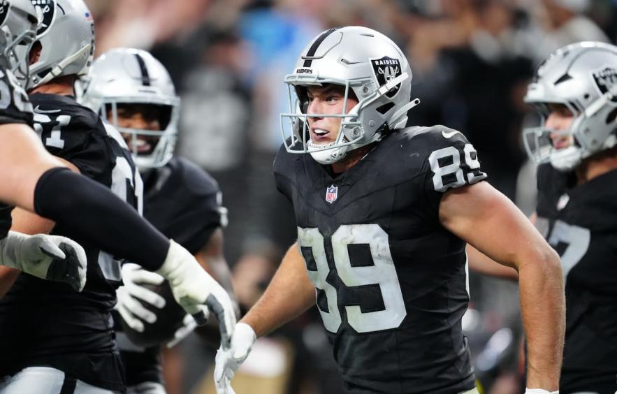 Squirrel’s Nuts &amp; Bolts Cowboys – Raiders MNF Showdown Strategy (Week 11 NFL DFS)