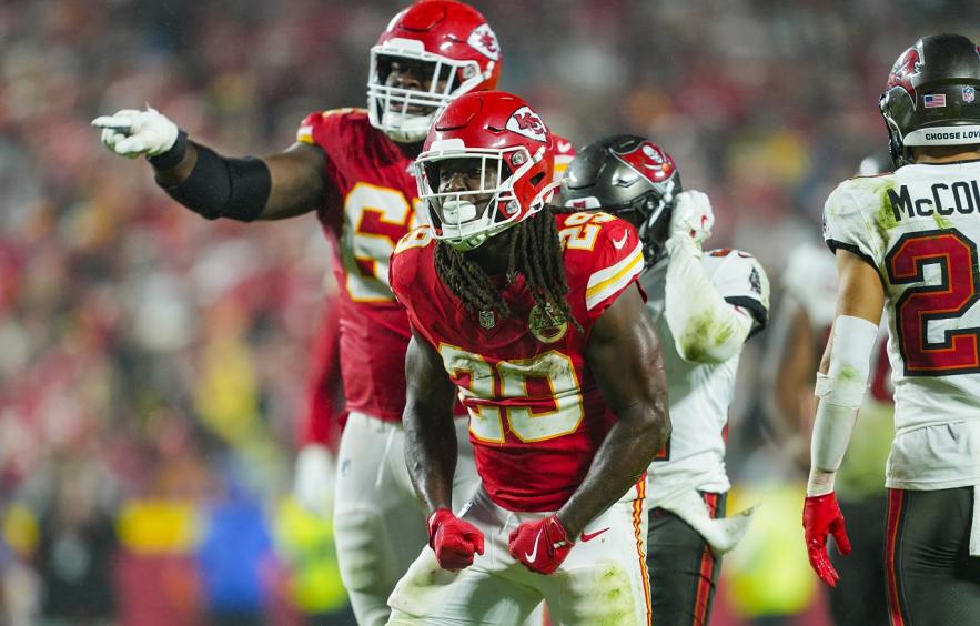 First TD Odds for Kareem Hunt, Travis Kelce, and More in Chiefs vs Broncos Matchup