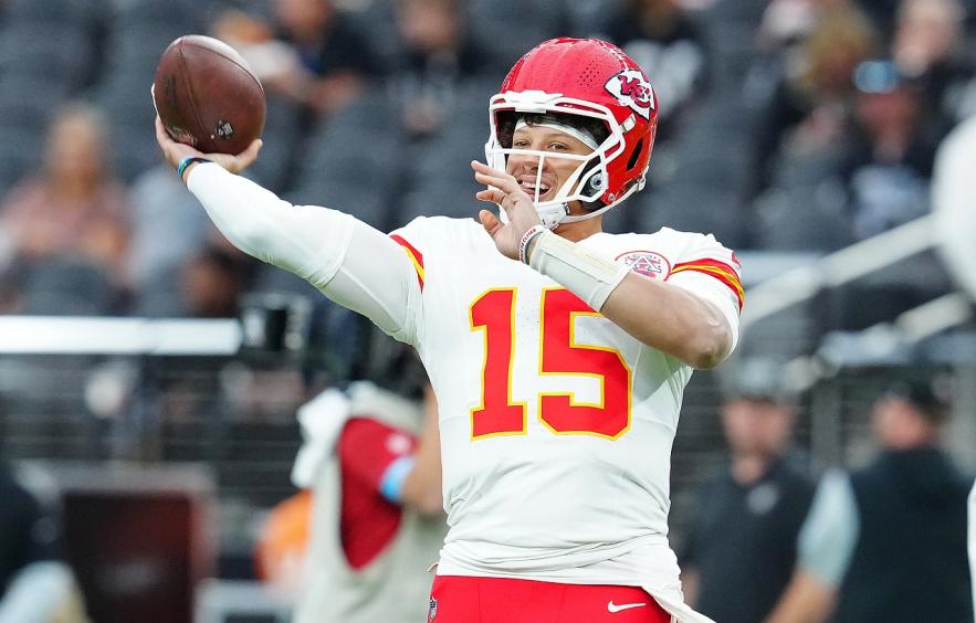 Mahomes, Worthy, and More Monday Night Football DFS Contests from Underdog Fantasy, PrizePicks Score Promos
