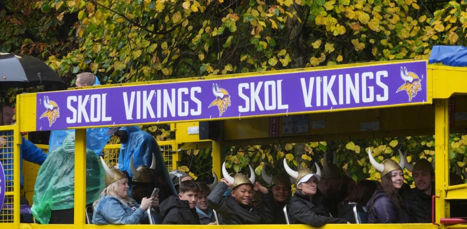 Skol Vikings bus 