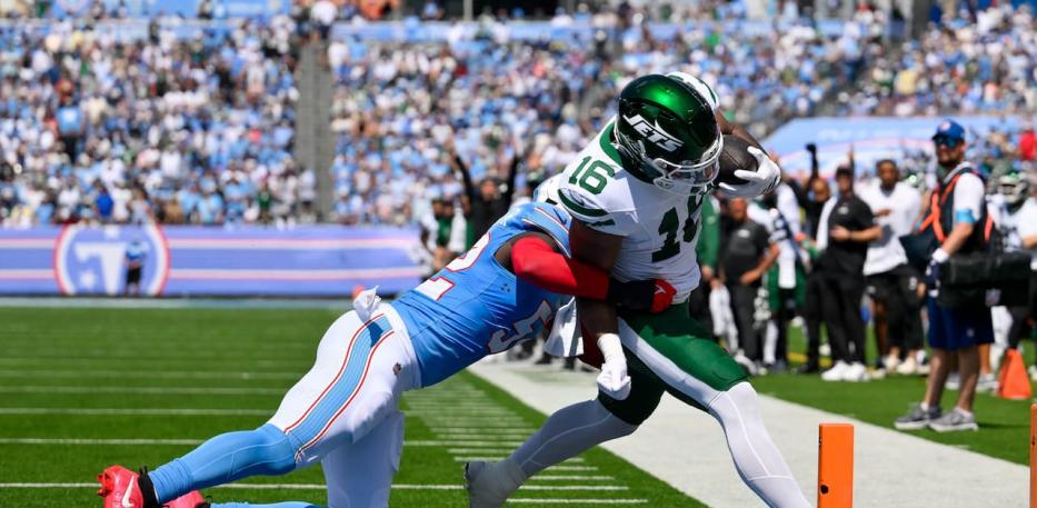 Kenyan Sadiq end zone 