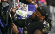 Derrick Henry signing stuff