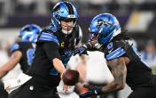Jared Goff handoff to Jahmyr Gibbs