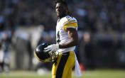 antonio brown holding helmet