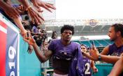 lamar jackson high fiving fans 
