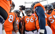 denver broncos defense huddle 