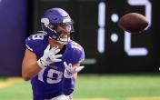 adam thielen catching ball