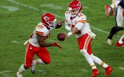 clyde edwards-helaire handoff patrick mahomes 
