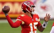 patrick mahomes throwing