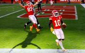 tyreek hill travis kelce end zone