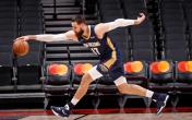 Jonas Valanciunas pelicans
