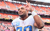 Austin Ekeler Peace Sign