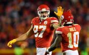 travis kelce and tyreek hill high five 
