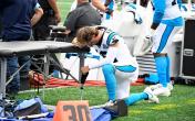 Adam Thielen Kneeling next to Injury Table